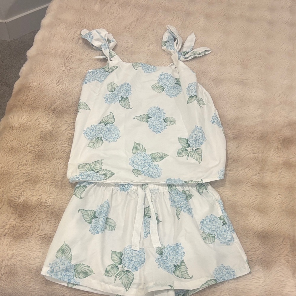 Floral Beach/Lounge Set - White and Blue